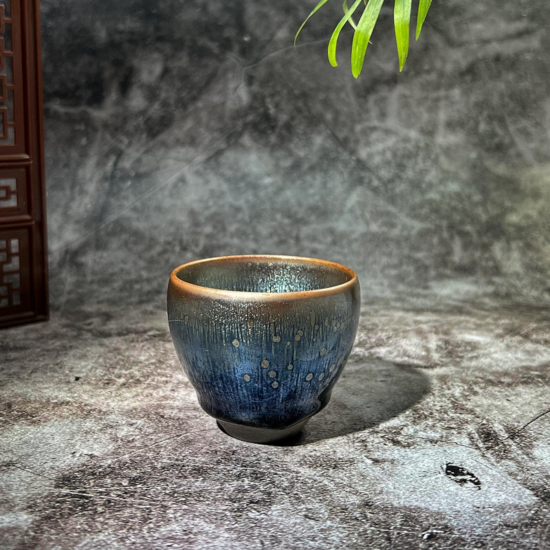 藍底帶毫絲主人杯品茗兩型可選Blue background with oil drops, millisilk teacups.